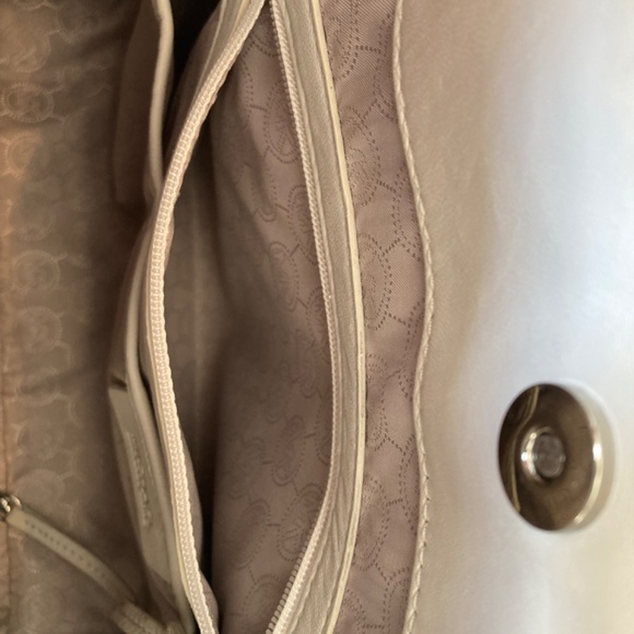 Large Michael Kors Leather Shoulder Bag - Picture 15 of 16